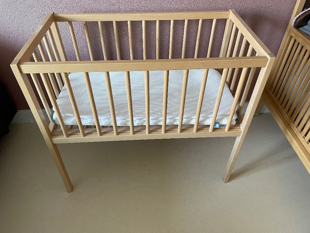 Houten wiegje met Aerosleep matras, Ophalen, Zo goed als nieuw, Wieg