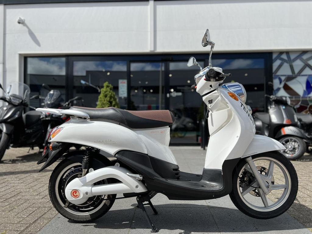 Emco Novi 25 km e scooter Eindejaars Deal, Fietsen en Brommers, Scooters | Overige merken, Gebruikt, Elektrisch, Ophalen of Verzenden