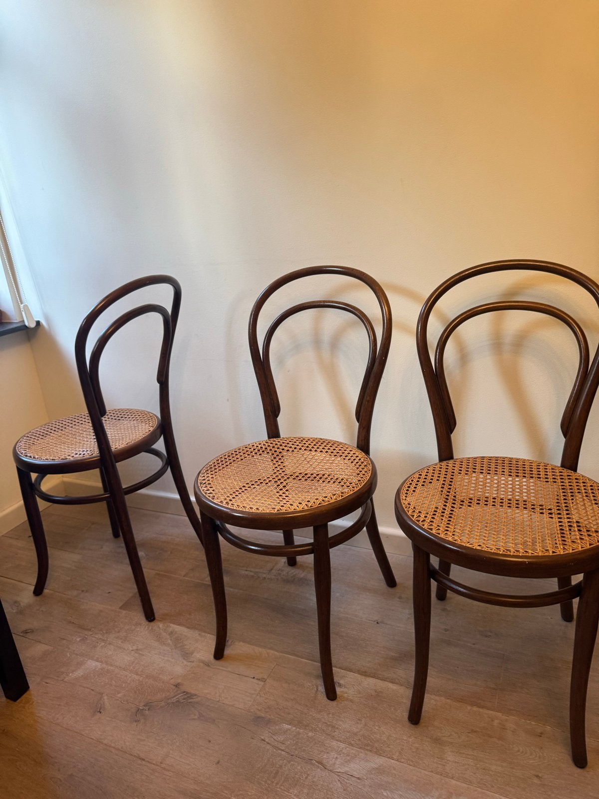 Drie Thonet stoelen, door de fabriek gedateerd rond 1900, Ophalen