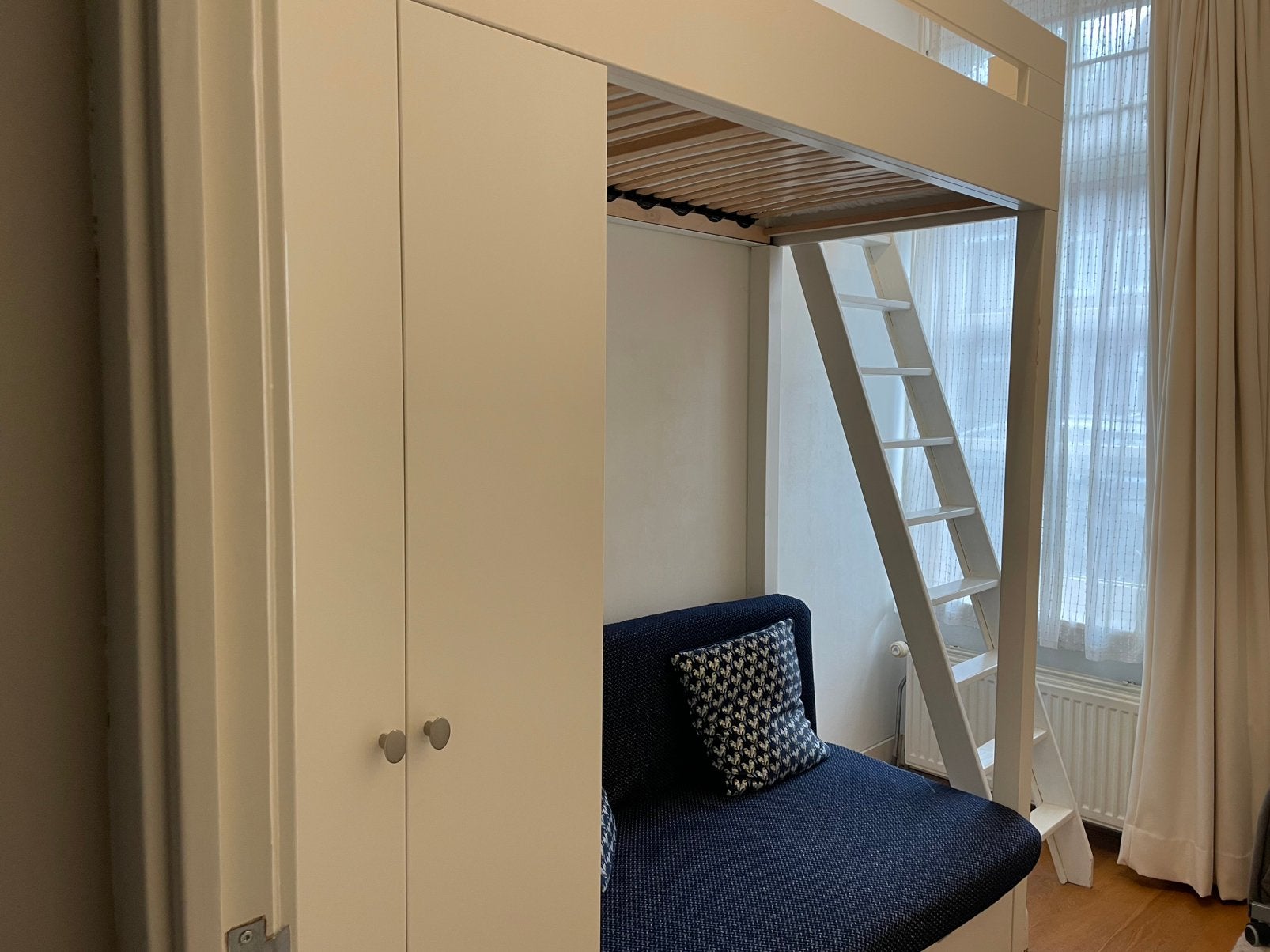 Maatwerk hoogslaper met kast en loungebank, Ophalen, Eenpersoons, Zo goed als nieuw, 90 cm