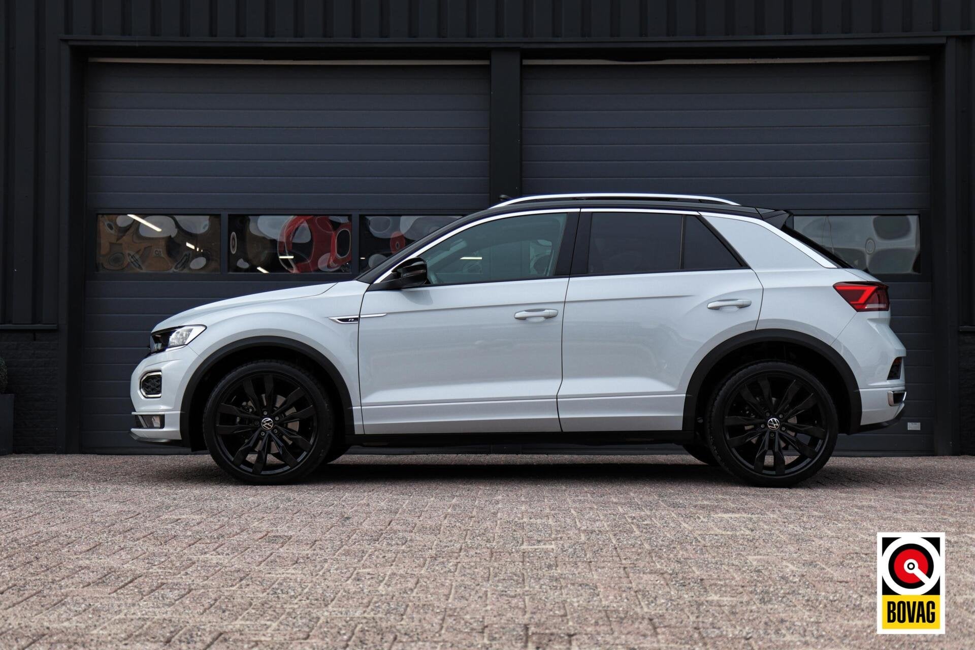 Volkswagen T-Roc 1.5 TSI Sport R-Line |LED|PANO|VIRTUAL|BEAT, Auto's, Volkswagen, Wit, Bedrijf, SUV of Terreinwagen, 16 km/l