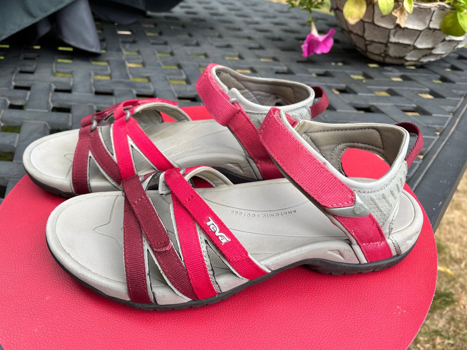 Teva Tira sandalen wandel schoenen maat 41, Ophalen of Verzenden, Zo goed als nieuw, Rood, Sandalen of Muiltjes