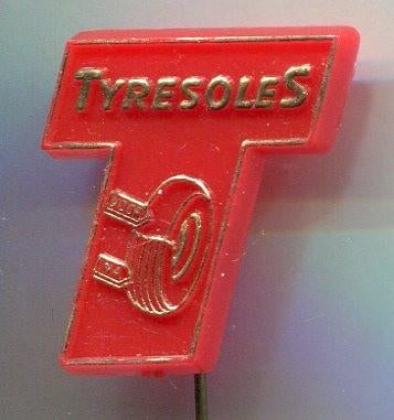 Tyresoles goud op rood plastic banden speldje ( H_128 ), Verzenden, Zo goed als nieuw, Transport, Speldje of Pin