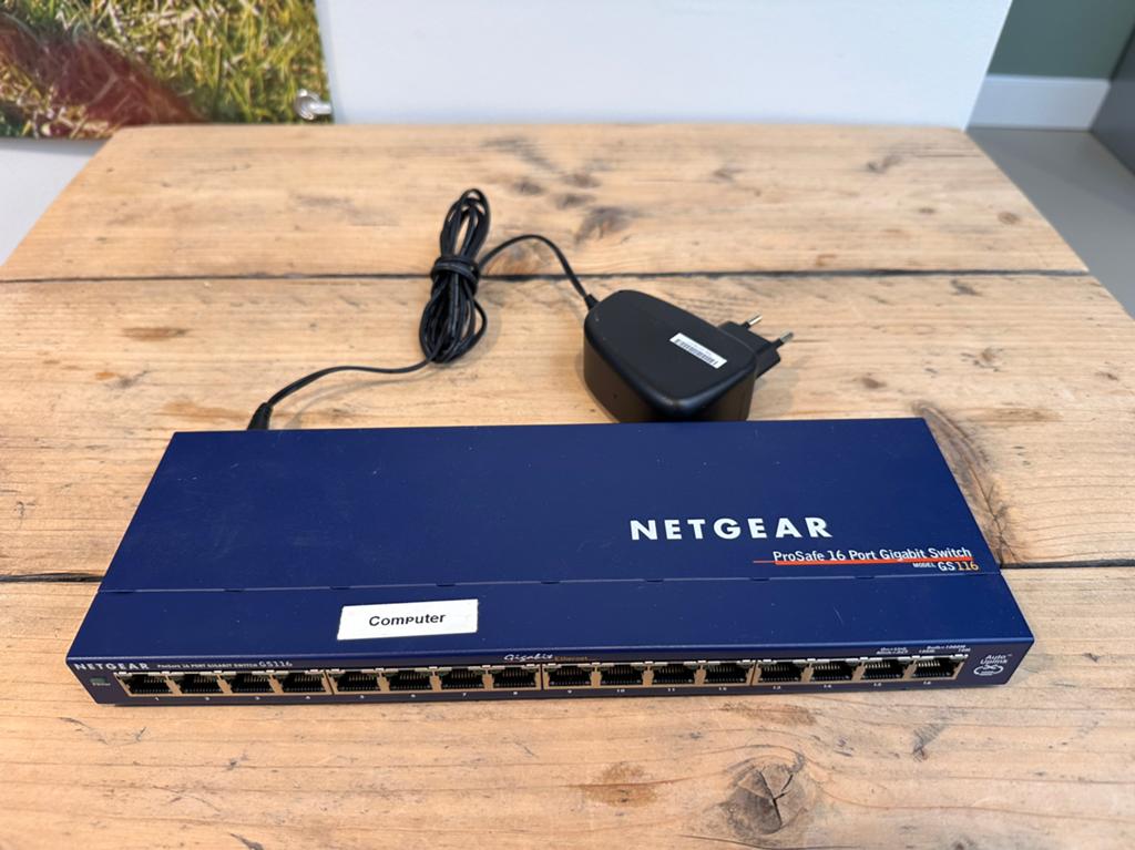 Netgear 16 port gigabit switch gs116 v2, Computers en Software, Netwerk switches, Ophalen of Verzenden, Gebruikt