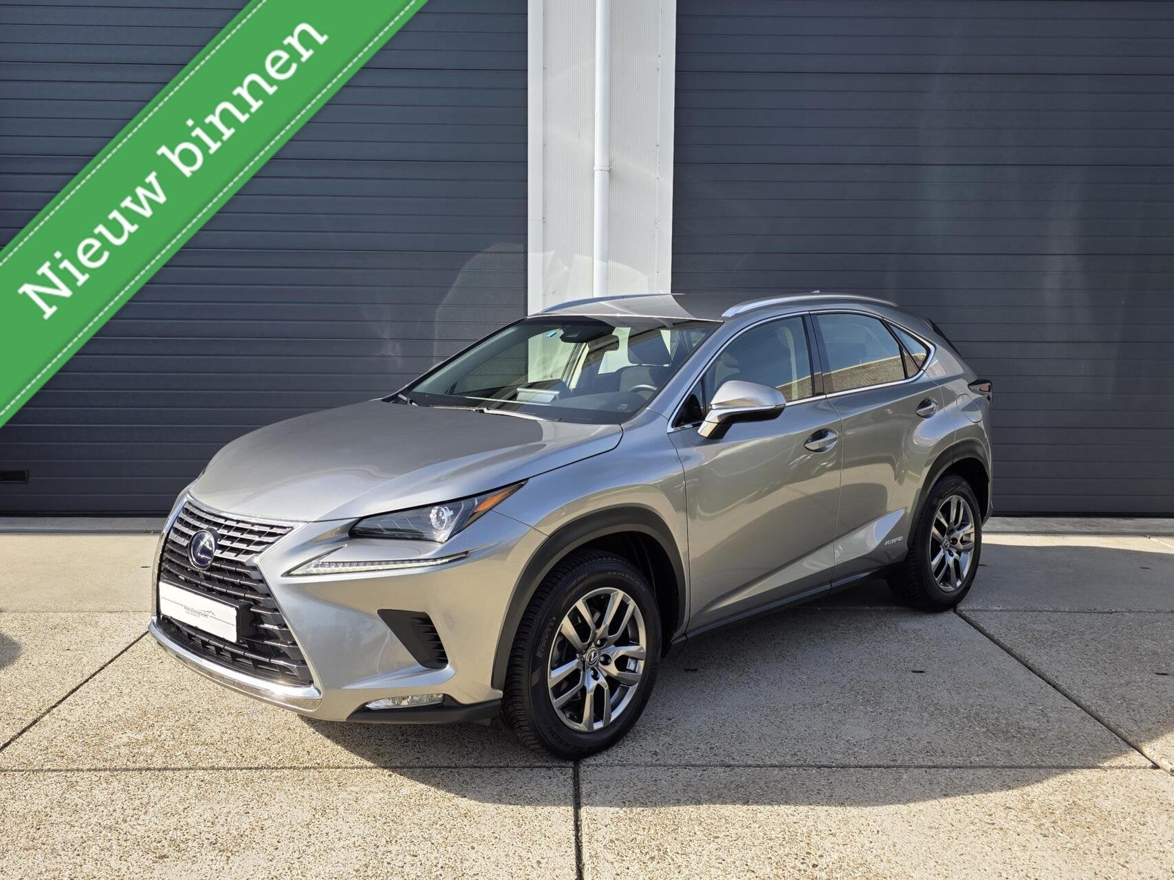 Lexus NX 300h facelift, Auto's, Verwarmde buitenspiegels, Gebruikt, Zwart, 14 km/l