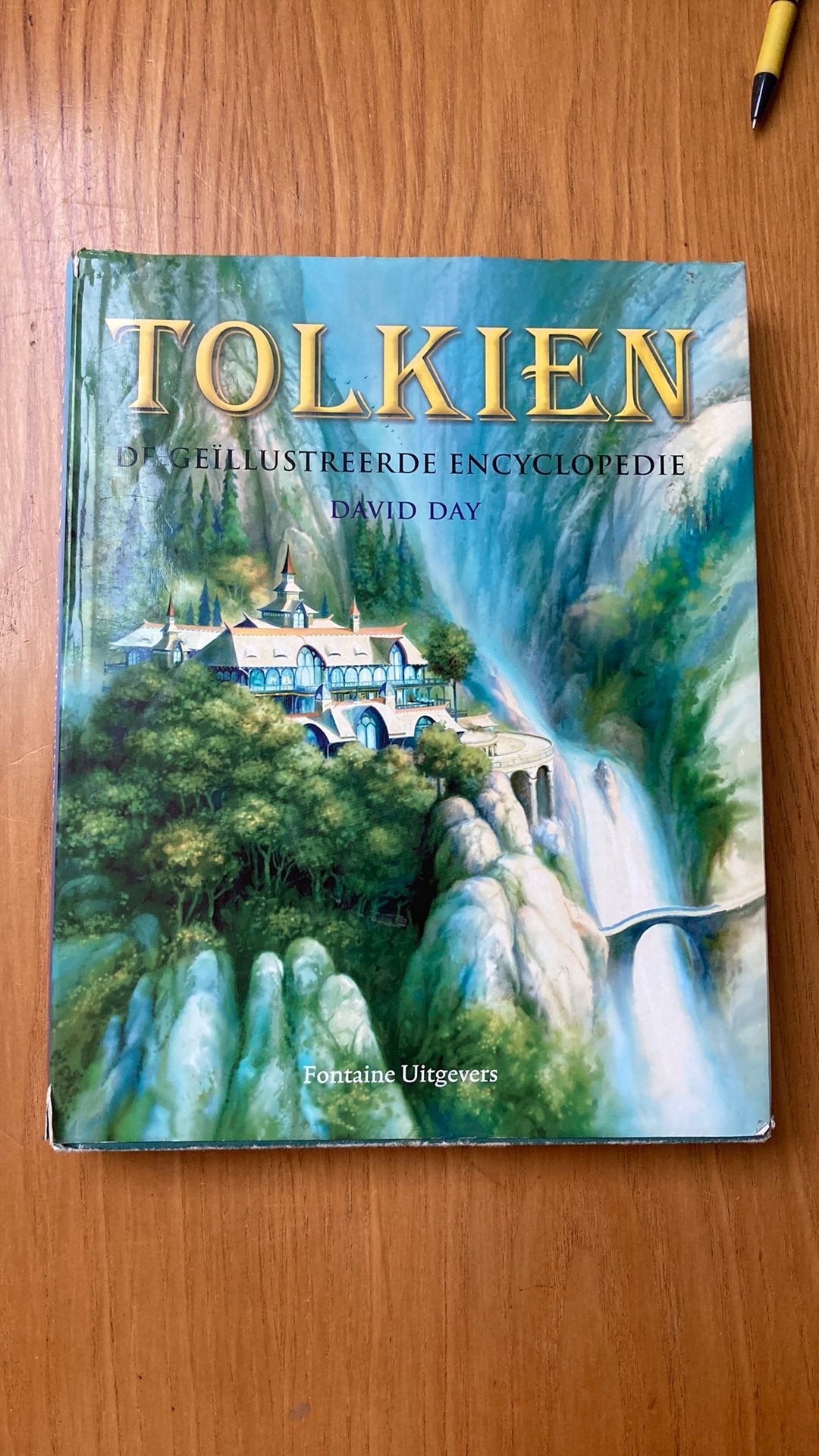 Tolkien de geillustreerde encyclopedie, Ophalen of Verzenden, Zo goed als nieuw, D. Day