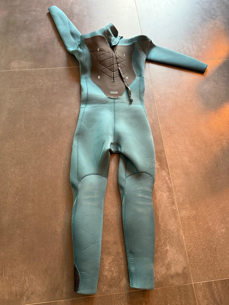 ION Strike Wetsuit - back zip maat S 5/4 mm, Watersport en Boten, Watersportkleding, Ophalen of Verzenden, Gebruikt, Dame of Heer