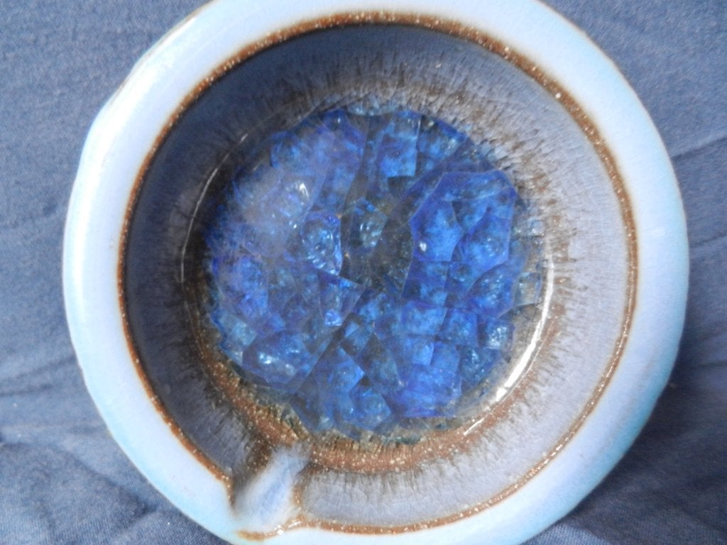 Fraaie asbak blauw craquele glazuur Groeneveldt d. 12,1 cm., Antiek en Kunst, Ophalen of Verzenden