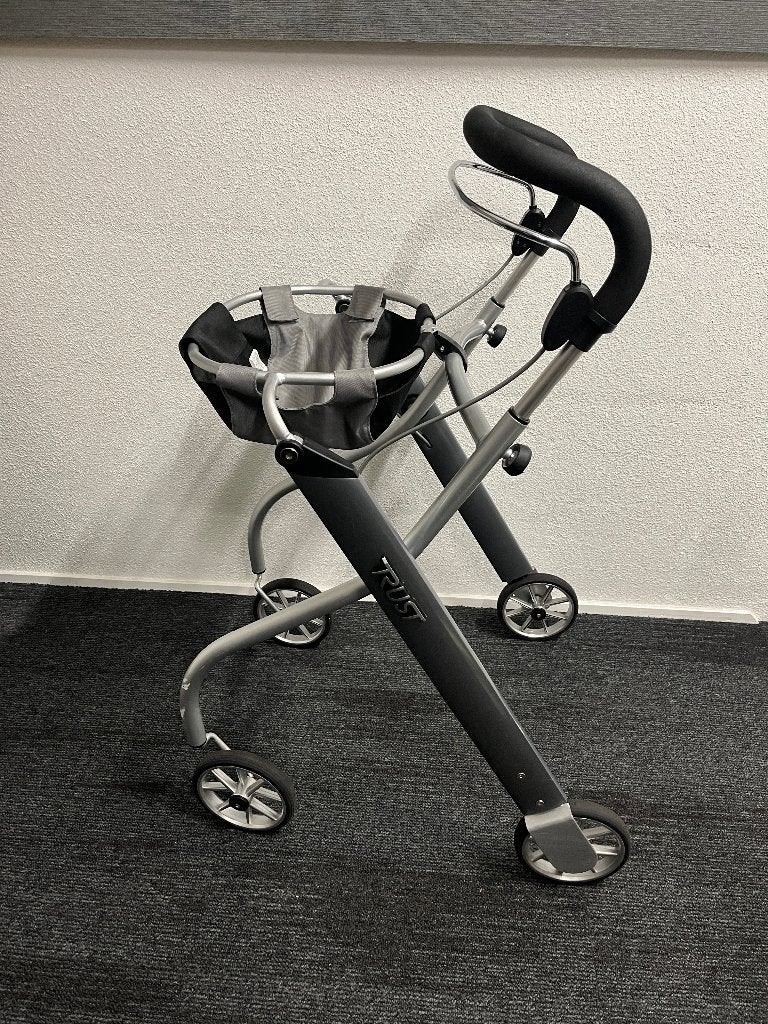 Trust care Let`s go binnen rollator met mandje . Zonder blad, Ophalen, Opvouwbaar, Gebruikt