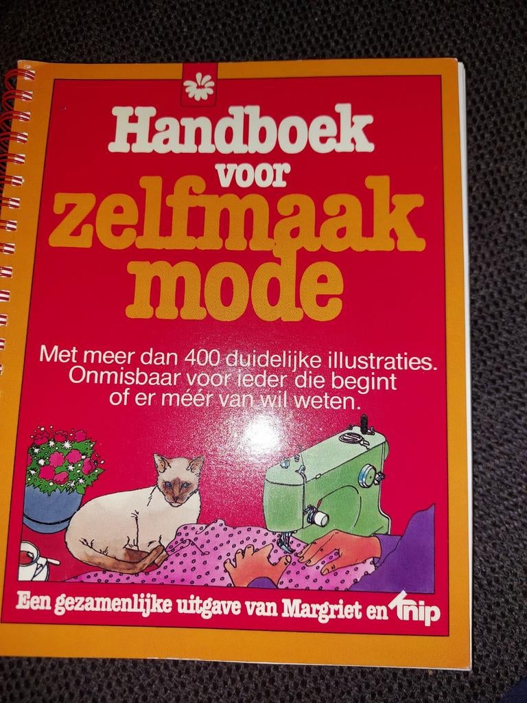 Handboek voor zelfmaak mode - Margriet en Knip, Ophalen of Verzenden, Gelezen, Studie en Technieken, Margriet & Knip (uitgave)