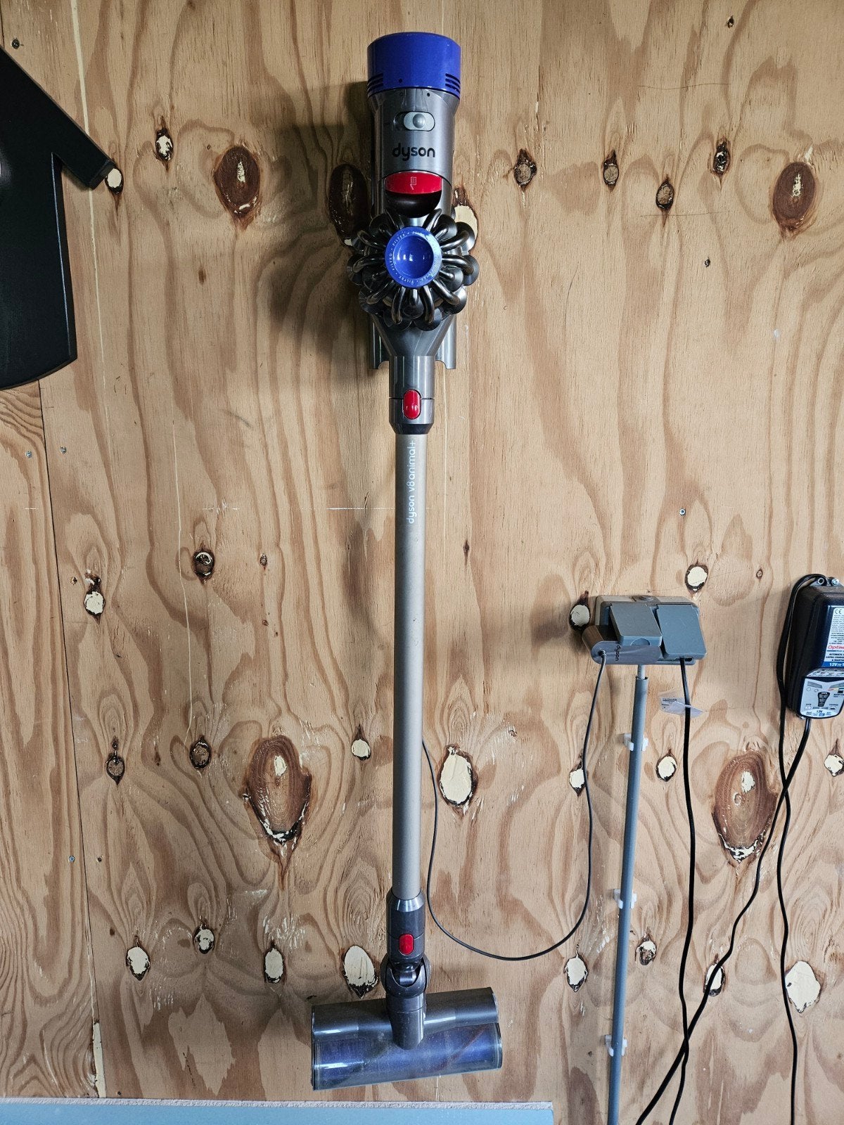 Dyson V8 Animal+ Steelstofzuiger met accessoires, Gebruikt, Ophalen of Verzenden, Dyson, Geschikt voor tapijt