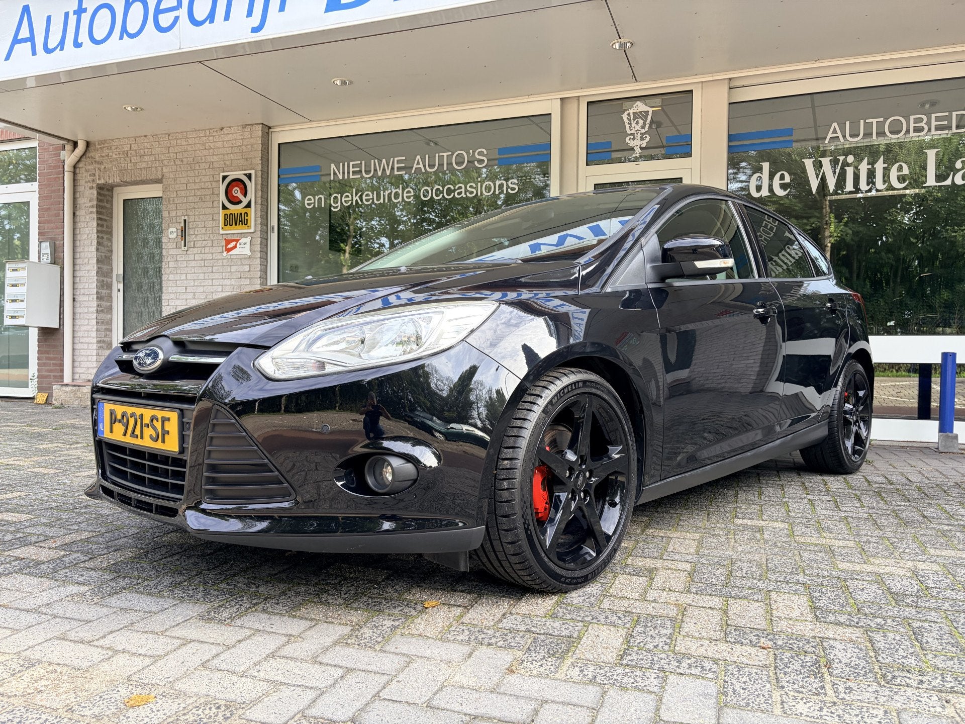 Ford Focus 1.0 EcoBoost Black Edition Plus BIJZONDER MOOI Na, Auto's, Gebruikt, Zwart, 635 kg, Zwart