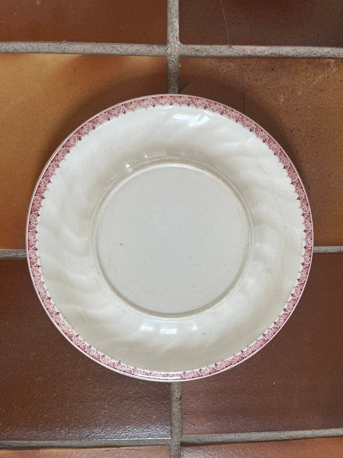 Antiek Bord Société Céramique Chrysanthemes Rood - Swirl, Antiek en Kunst, Ophalen