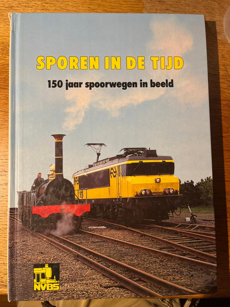 SPOREN IN DE TIJD: 150 jaar spoorwegen in beeld, Ophalen of Verzenden, Gelezen, Trein