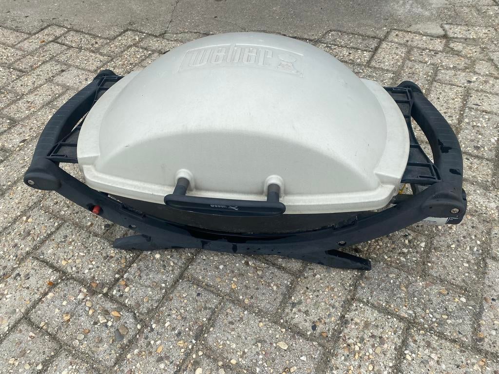 BBQ weber gasbarbecue Q200 groot en degelijk, Tuin en Terras, Gasbarbecues, Ophalen of Verzenden, Zo goed als nieuw