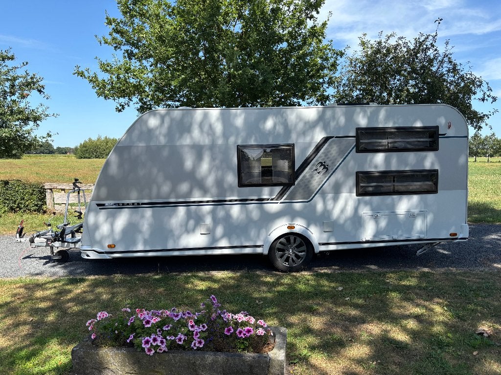 Luxe familiecaravan met stapelbedden en veel extra's, Caravans en Kamperen, Caravans, Vast bed, Bedrijf, Treinzit, 4 tot 5 meter