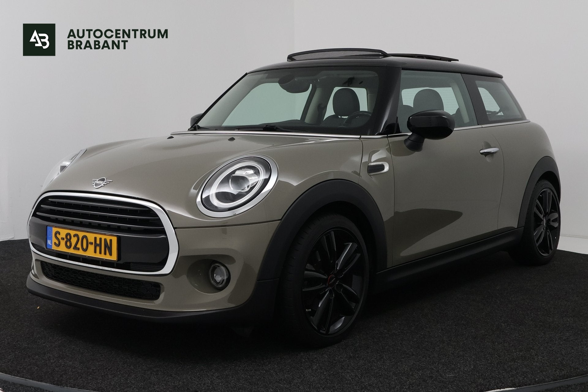 MINI 3-deurs 1.5 Cooper Pepper (PANORAMADAK, STOELVERWARMING, Voorwielaandrijving, 136 pk, Gebruikt, 4 stoelen