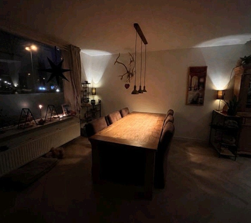 GRATIS eettafel + 6 eettafelstoelen