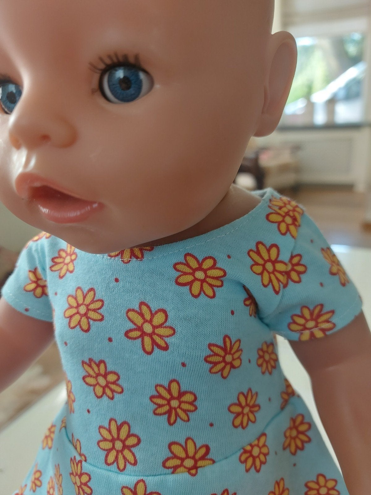 Mooie bloemen zwier jurk baby born pop 43cm, Ophalen of Verzenden, Babypop