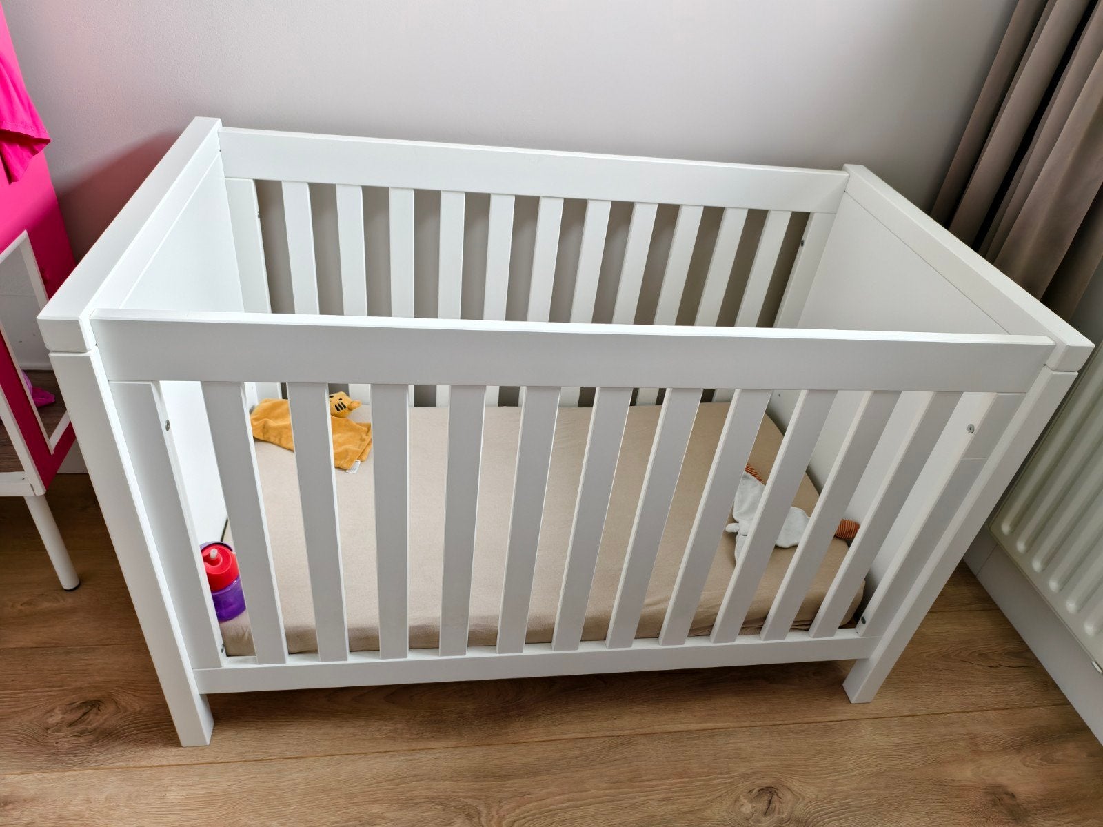 Witte Tijdloze Kinderkamer: Ledikant, Kast en Commode, Ophalen, Zo goed als nieuw, Jongetje of Meisje
