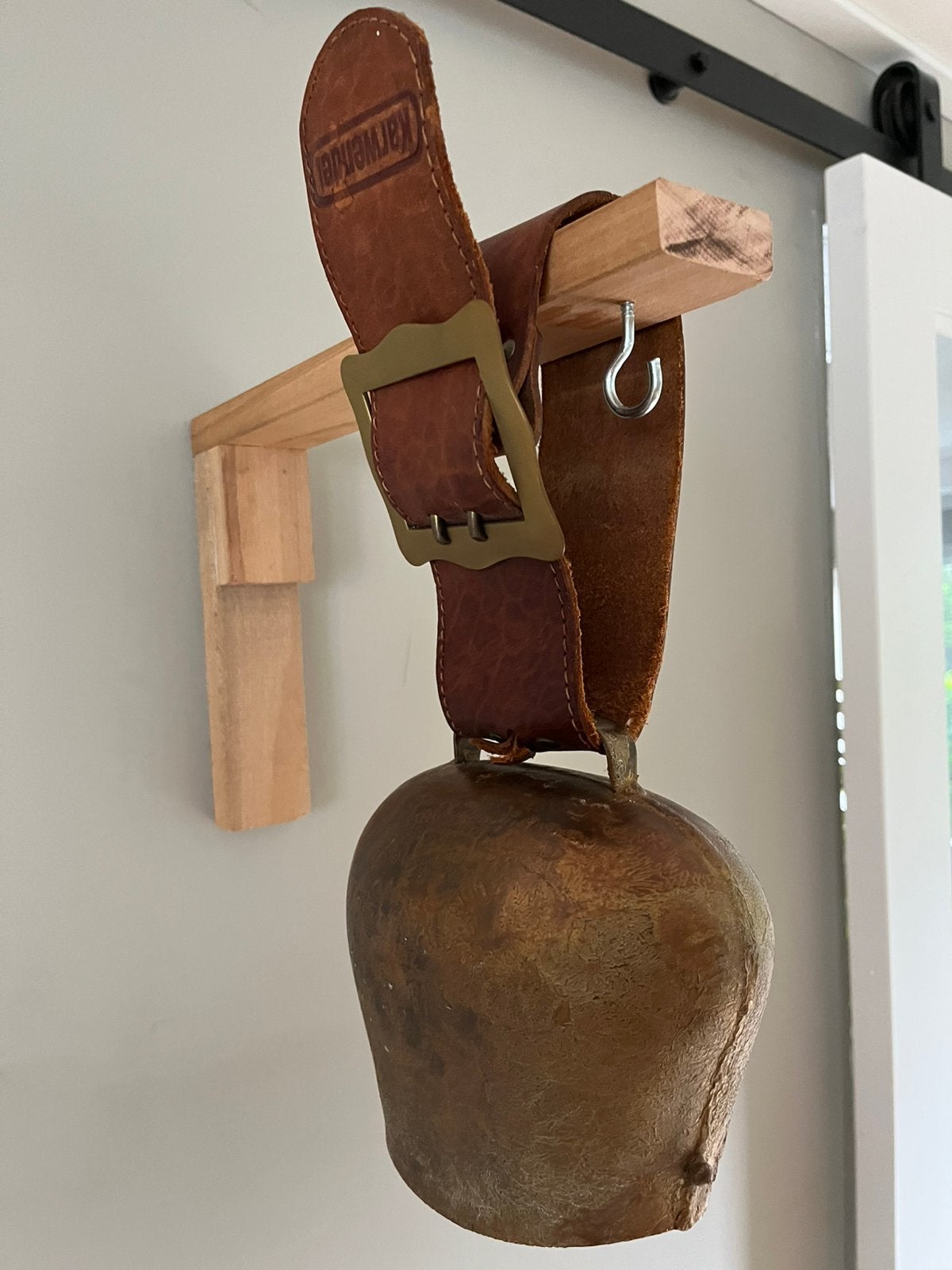 Zware en grote koebel. Bel met lederen riem “Karwendel”., Ophalen of Verzenden