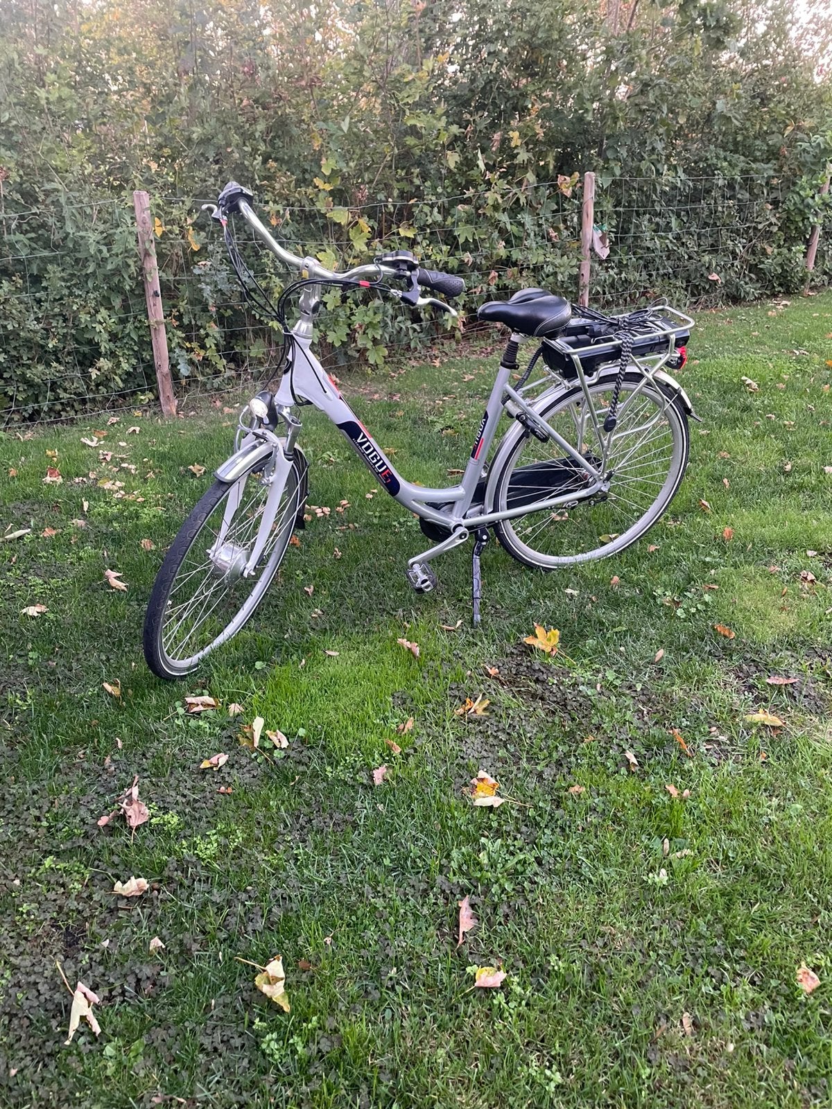 Elektrische damesfiets vogue, Zo goed als nieuw, 51 tot 55 cm, 30 tot 50 km per accu, Ophalen