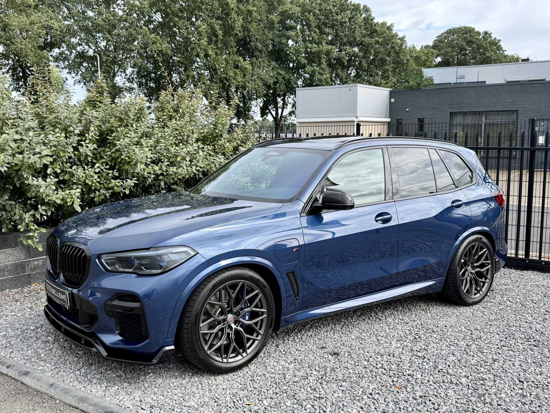 BMW X5 xDrive45e Laser|ACC|Headup|360Camera|Trekhaak BTW, Auto's, Dealer onderhouden, Gebruikt, Met garantie (alle), Blauw