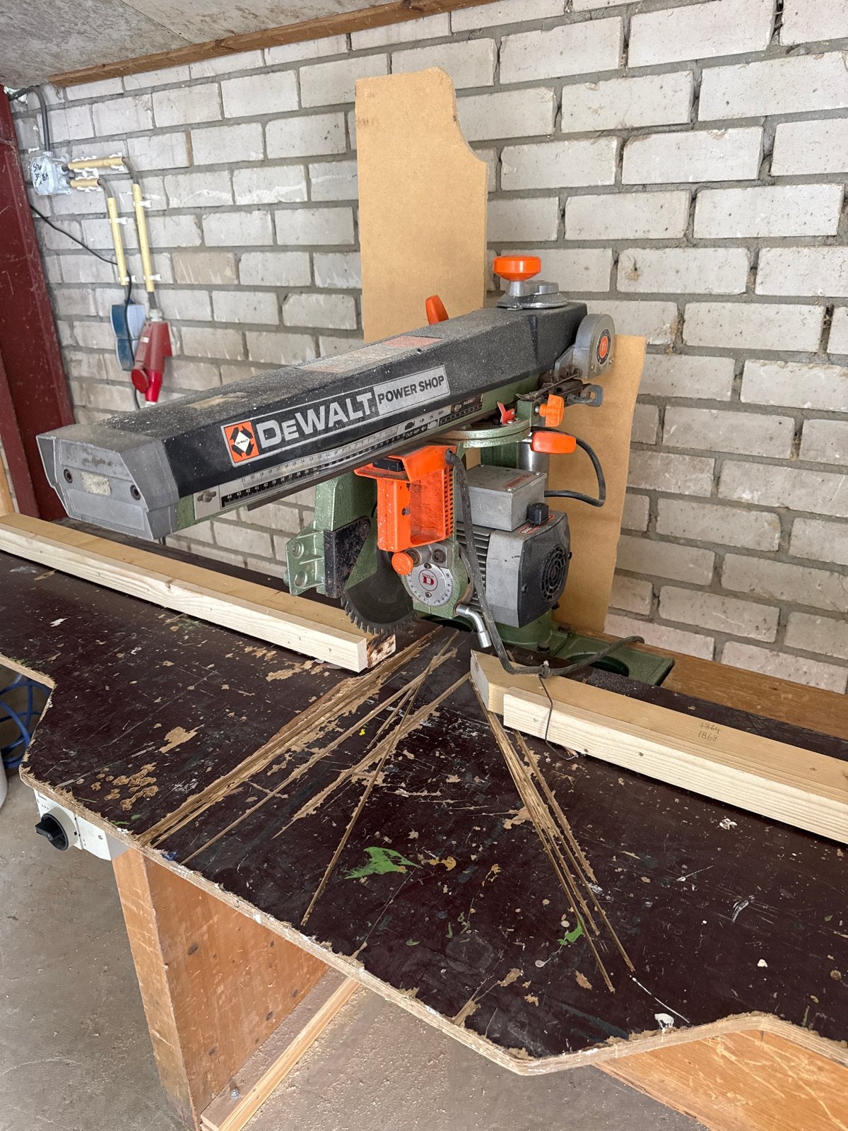 Dewald radiaalzaag / afkortzaag op kracht, Ophalen, Gebruikt, Afkortzaag, 30 tot 70 mm