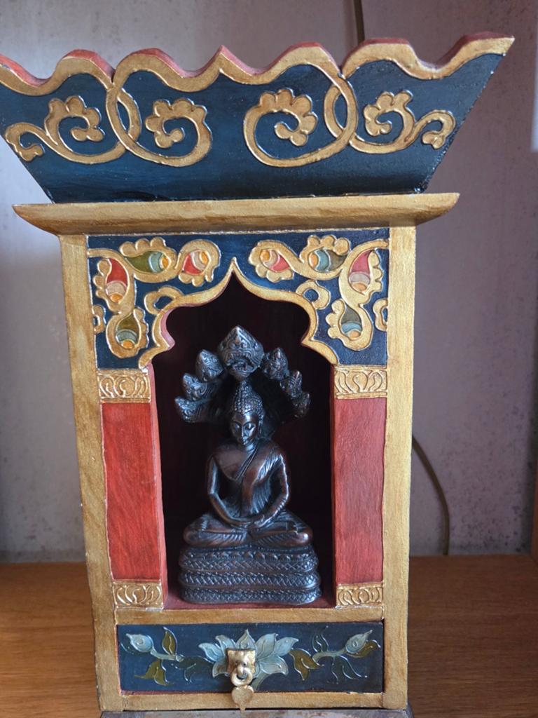 Huis altaartje Tibet met beeldje, Ophalen of Verzenden, Zo goed als nieuw