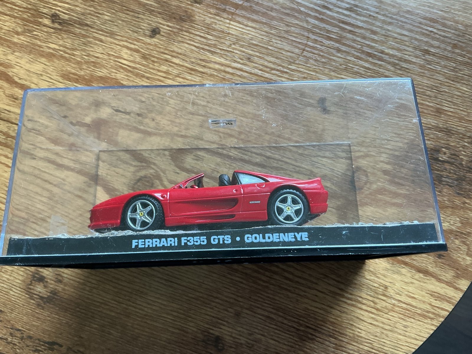 Ferrari F355 GTS Goldeneye schaalmodel / .43, Ophalen, Zo goed als nieuw