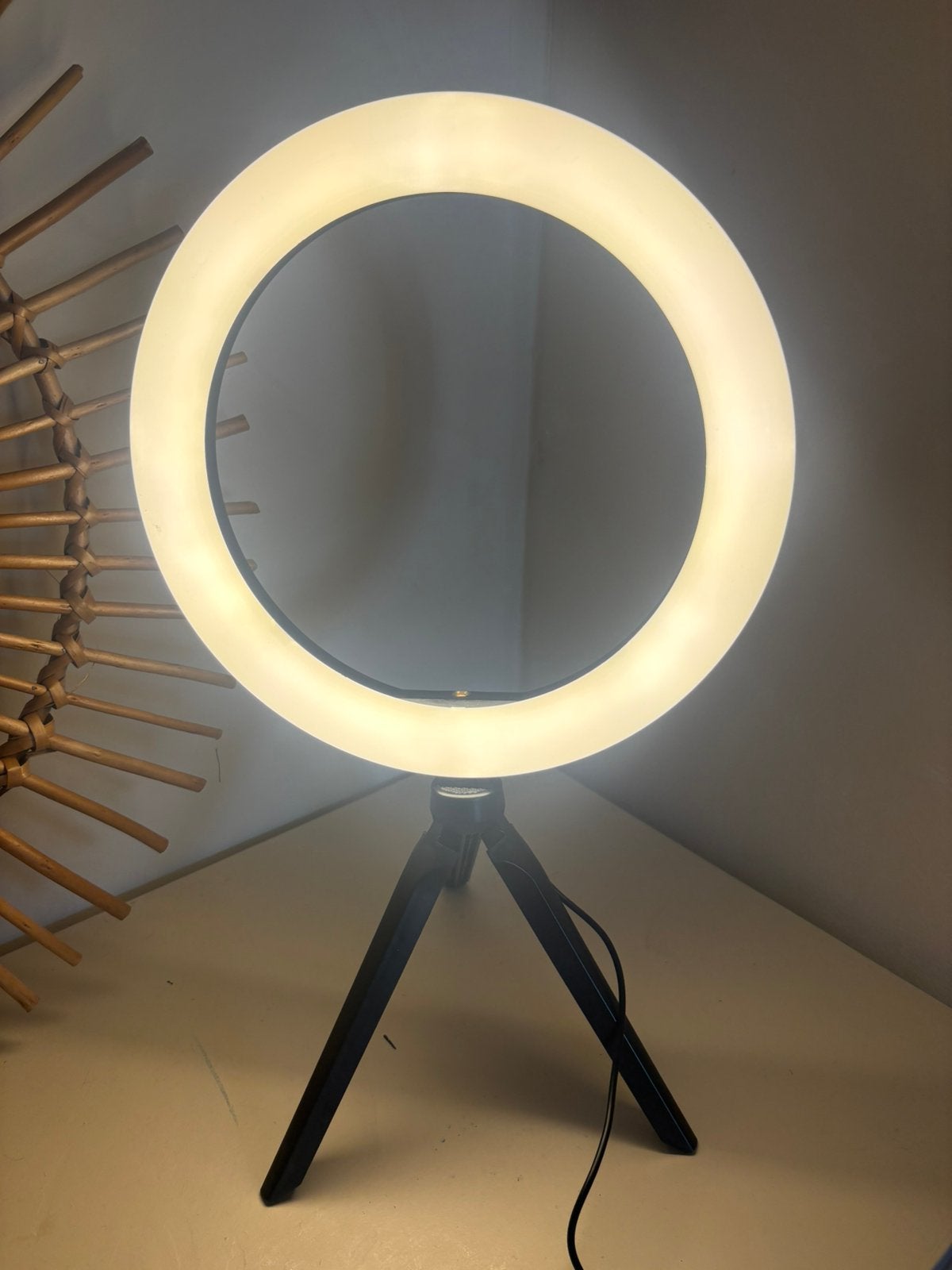 Ring light met driepoot en usb aansluiting, Ophalen of Verzenden, Zo goed als nieuw, E27 (groot)