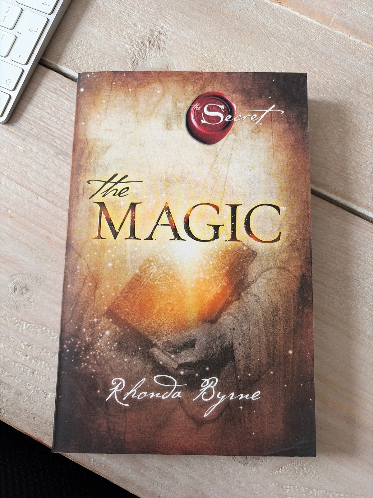 The Magic - Rhonda Byrne (The Secret), Ophalen of Verzenden, Zo goed als nieuw, Spiritualiteit algemeen, Achtergrond en Informatie