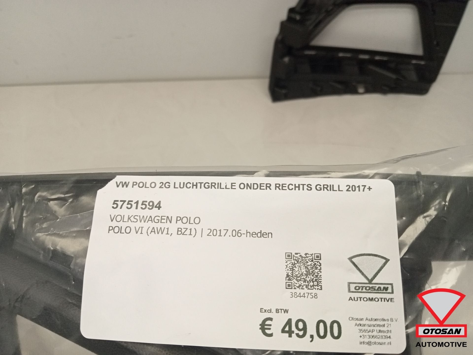 VW Polo 2G bumper rooster houder Onder Rechts Grill 2017+, Gebruikt, Volkswagen, Volkswagen AG, Berliner Ring 2
38440  Wolfsburg, DE