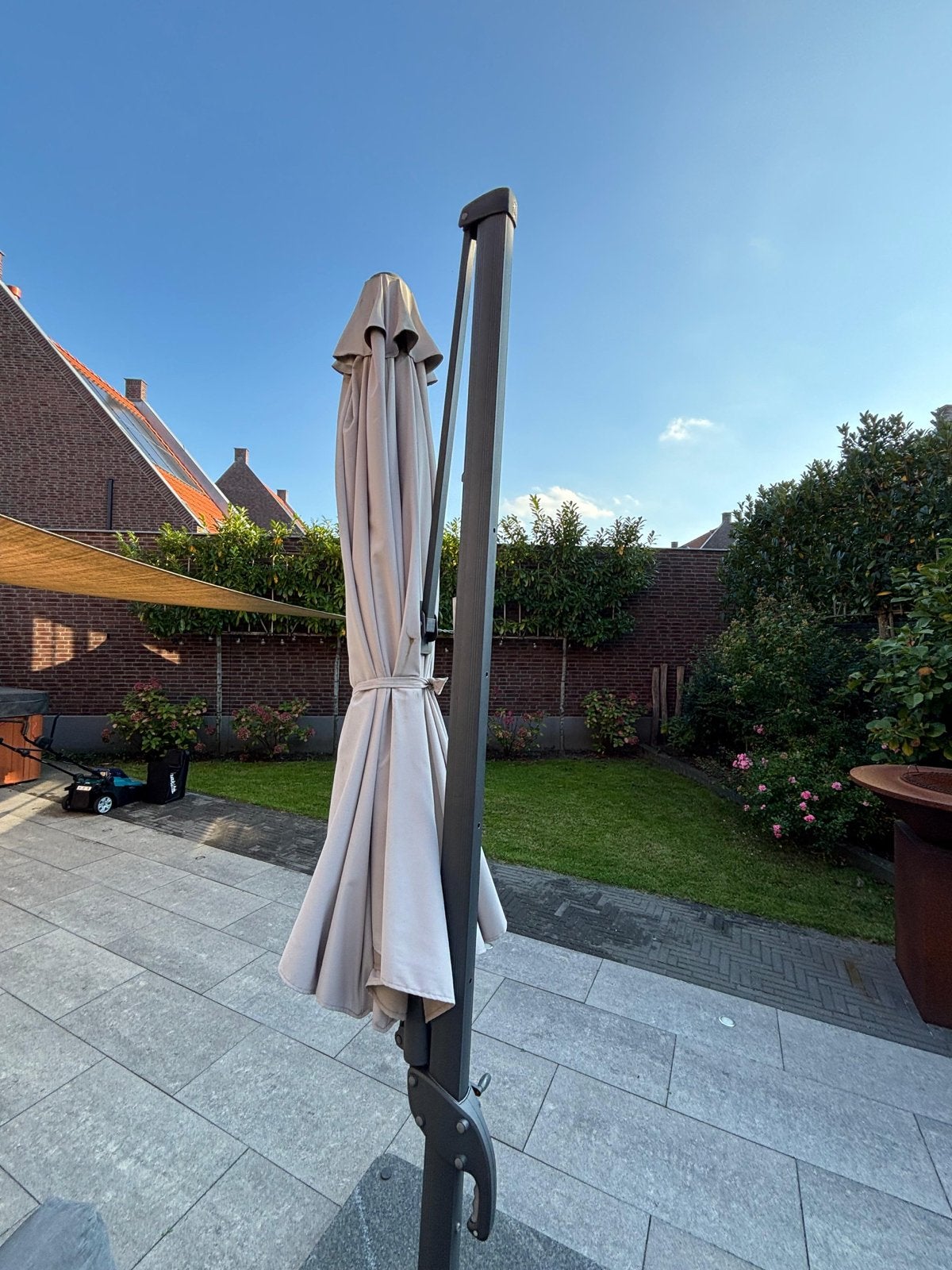 Zweefparasol met voet - gebruikt, Tuin en Terras, Ophalen, Kantelbaar, Gebruikt, 2 tot 3 meter