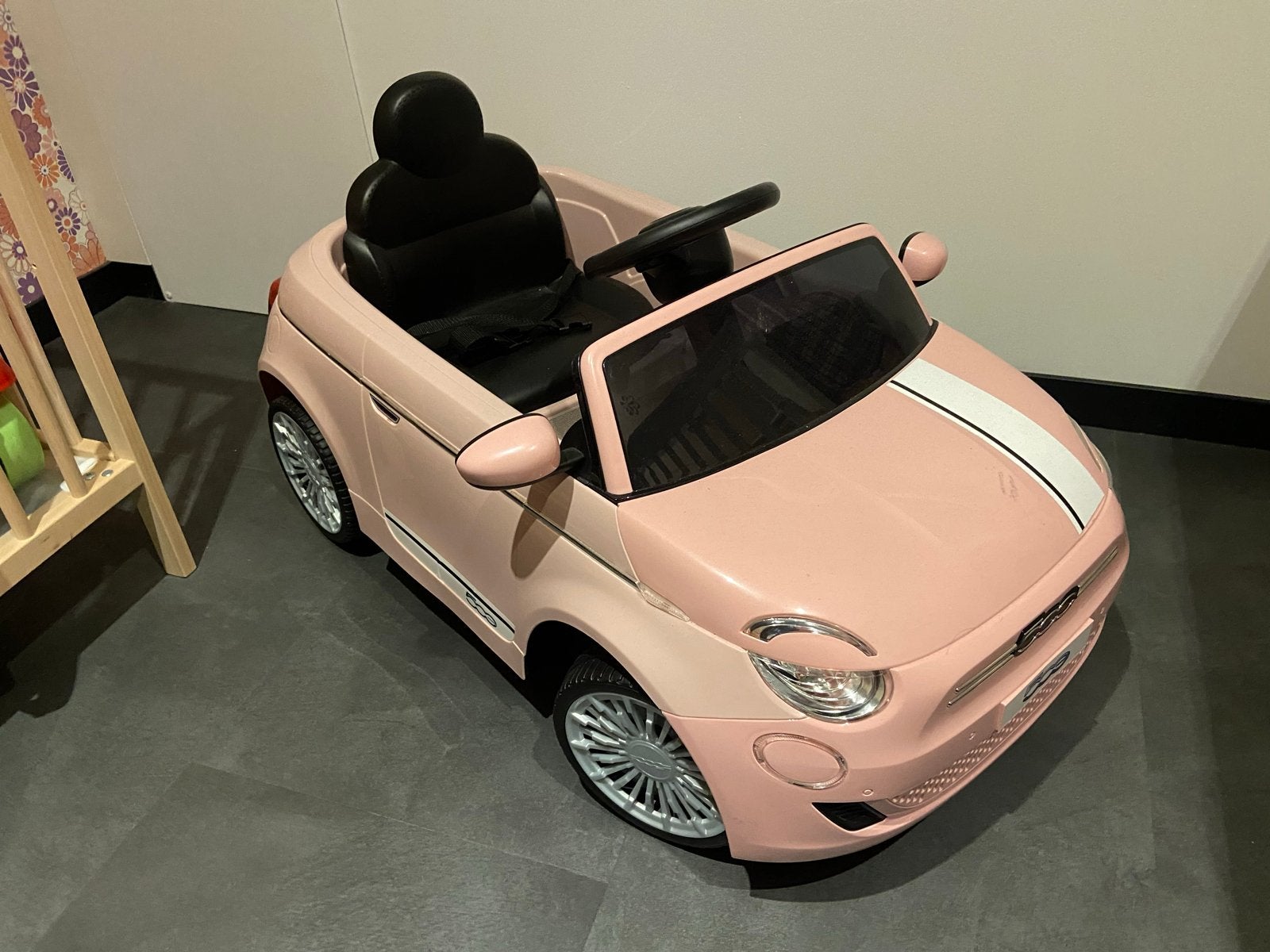 Roze Fiat 500 elektrische kinderauto, Zo goed als nieuw