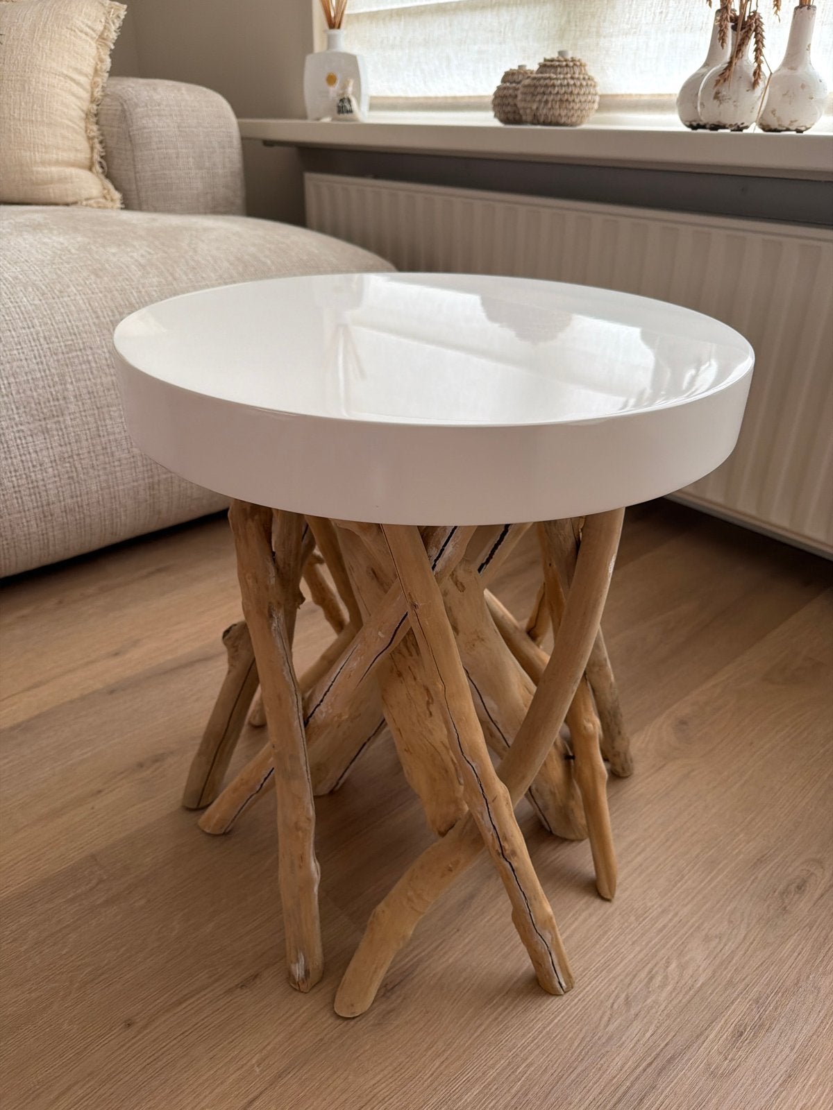 Zuiver Bijzettafel met witte top en houten onderstel, Ophalen, Minder dan 45 cm, Minder dan 55 cm, Rond