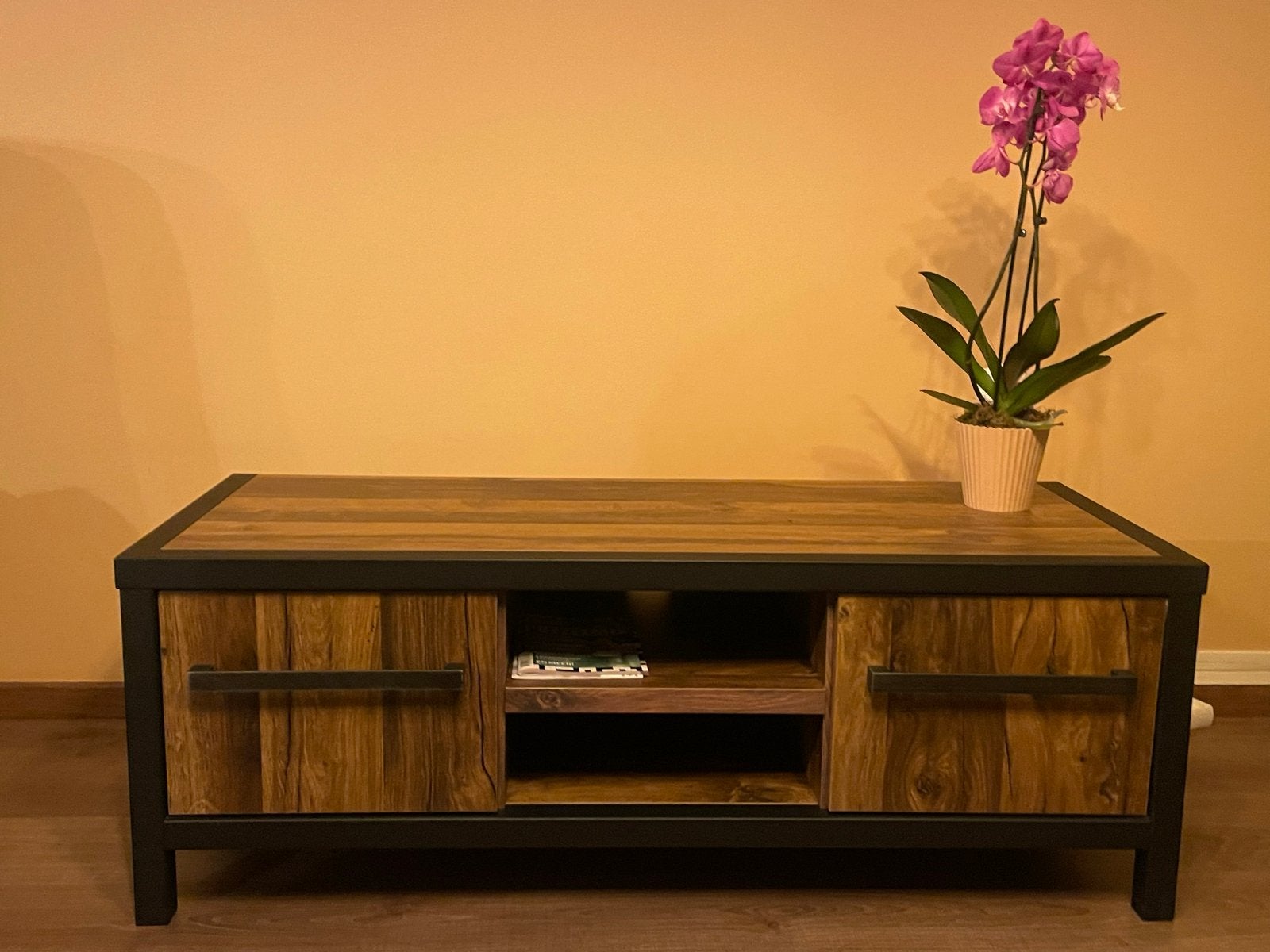 Montel TV meubel - 130x74x50 cm, Huis en Inrichting, Kasten | Televisiemeubels, Ophalen, 100 tot 150 cm, Zo goed als nieuw, Minder dan 100 cm