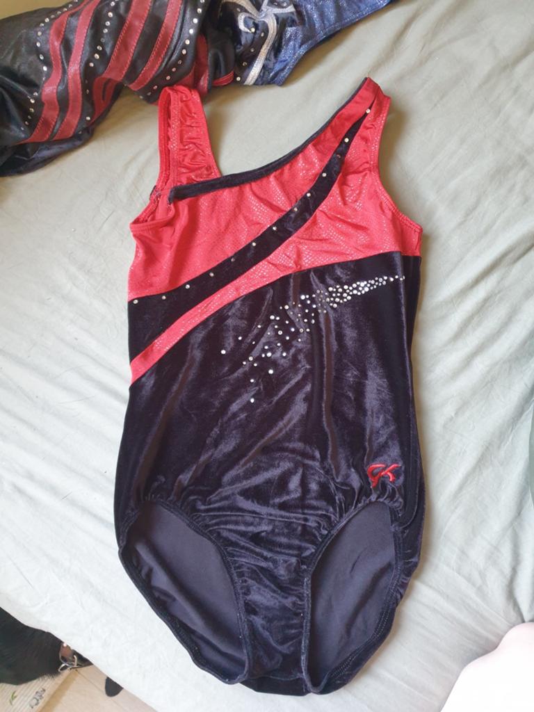 Turnkleding set: turnpakjes en broekje. 15,-/st of doe n bod, Sport en Fitness, Turnen, Gebruikt, Overige kleuren, Maat 36 t/m 42