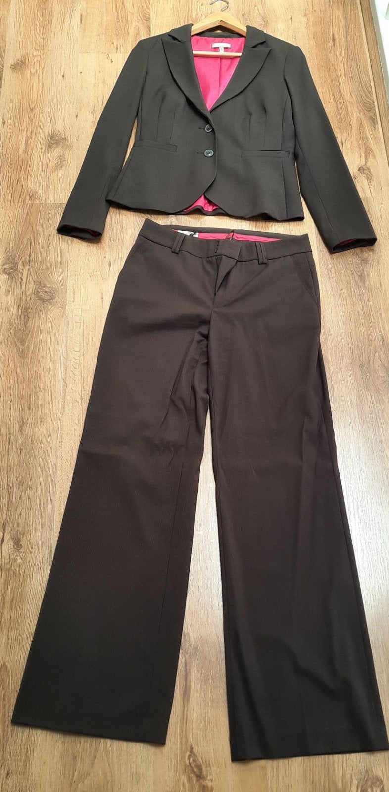WE Fashion Dames Pak Jasje Broek Maat 38 40 Bruin met Streep, Kleding | Dames, Maat 38/40 (M), Kostuum of Pak, Bruin, Verzenden