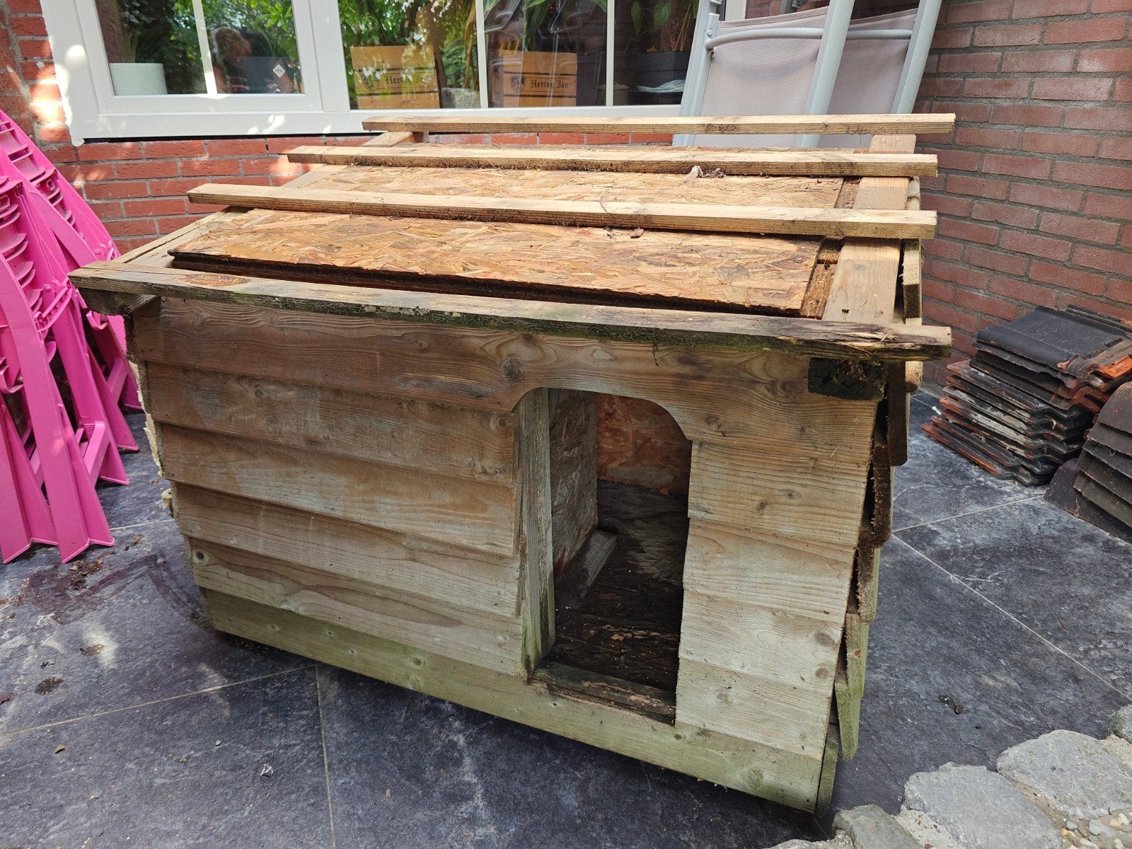 Houten hondenhok met dakpannen dakje, Dieren en Toebehoren, Ophalen, Gebruikt, 110 cm of meer, 100 cm of meer