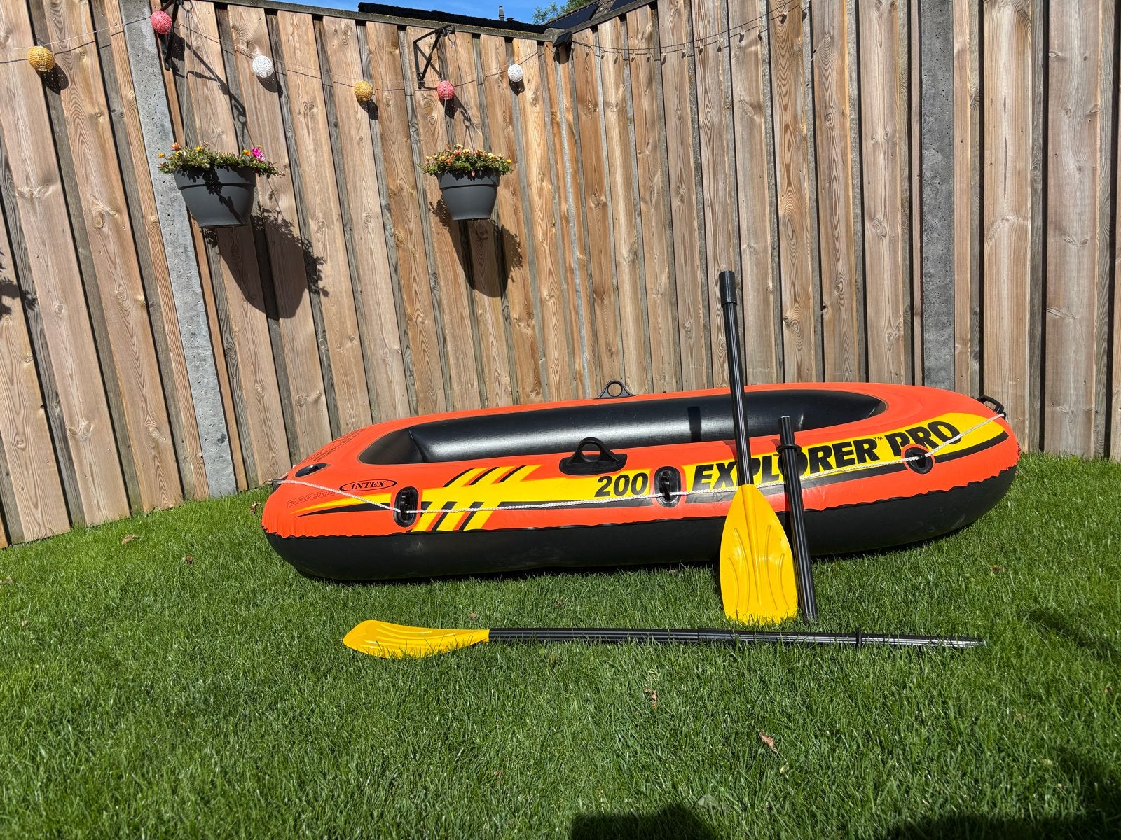 Intex Explorer Pro 200 opblaasboot met peddels (excl. pomp), Ophalen of Verzenden, Zo goed als nieuw