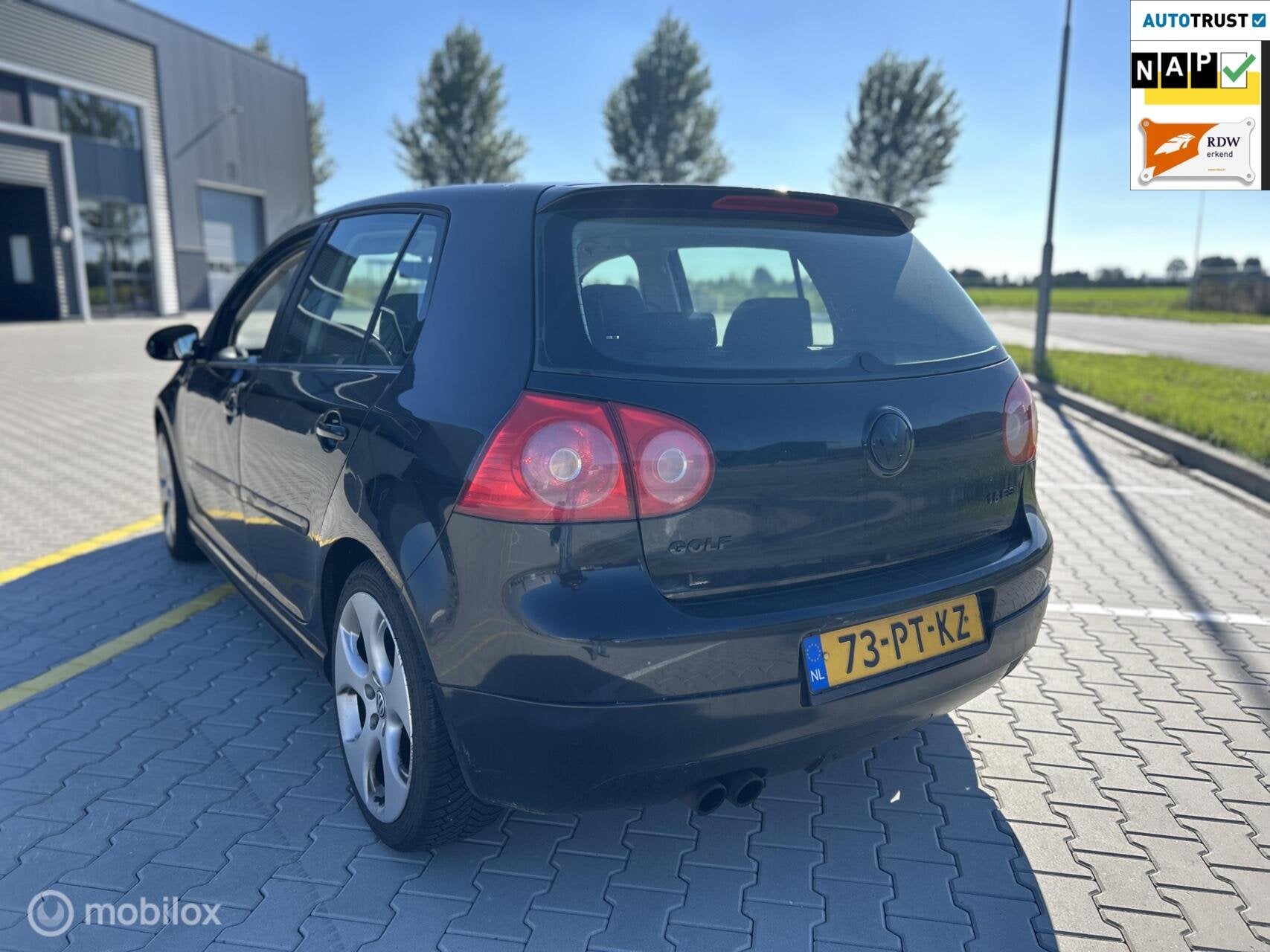 Volkswagen Golf 5 1.6 FSI Sportline|CARPLAY|AIRCO|CRUISE CON, Auto's, Voorwielaandrijving, 1195 kg, 4 cilinders, Zwart
