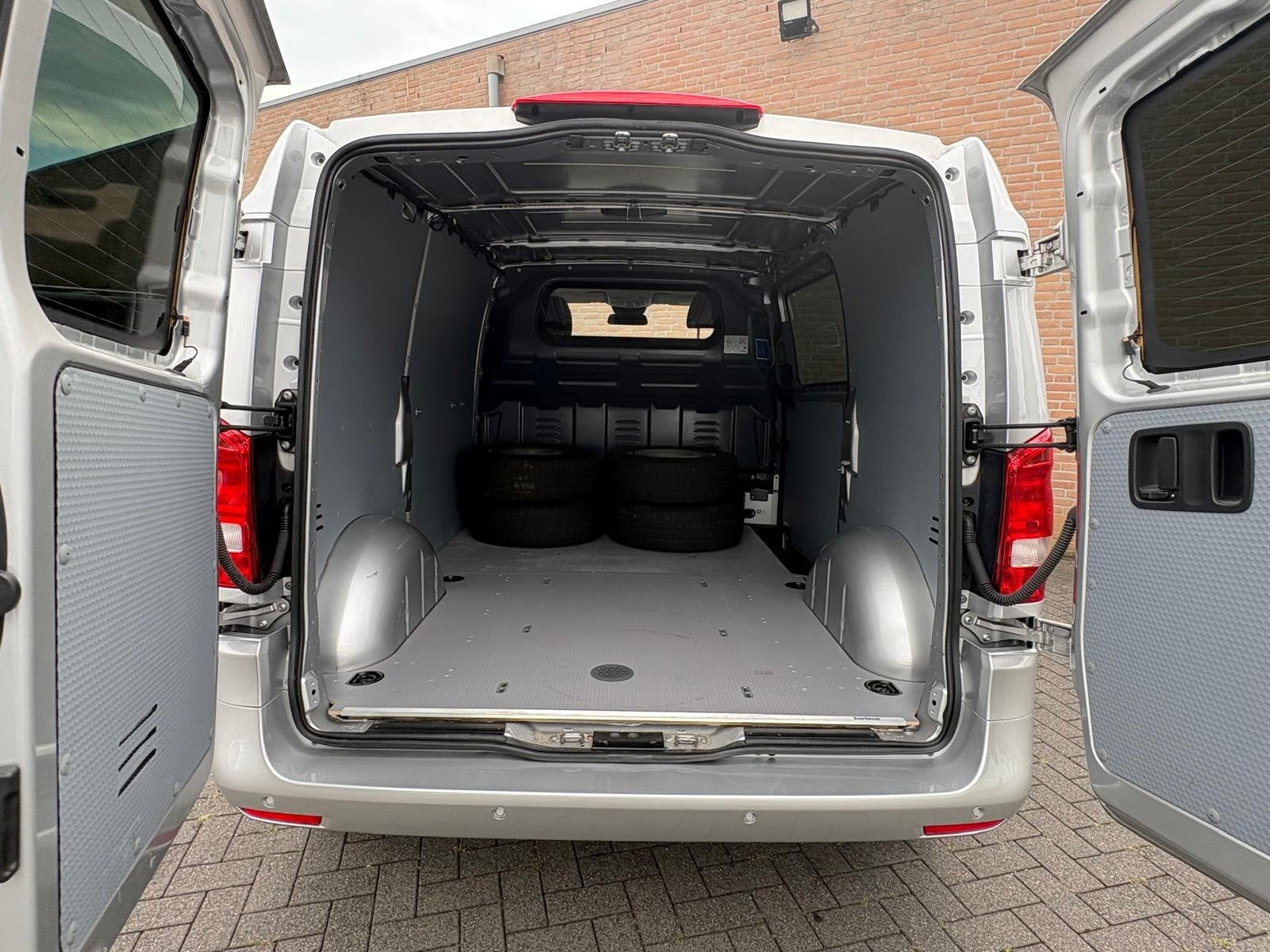 Mercedes-Benz Vito 114CDI 136PK 9G-Tronic / Camera / Navigat, Auto's, Automaat, Gebruikt, 4 cilinders, Bedrijf
