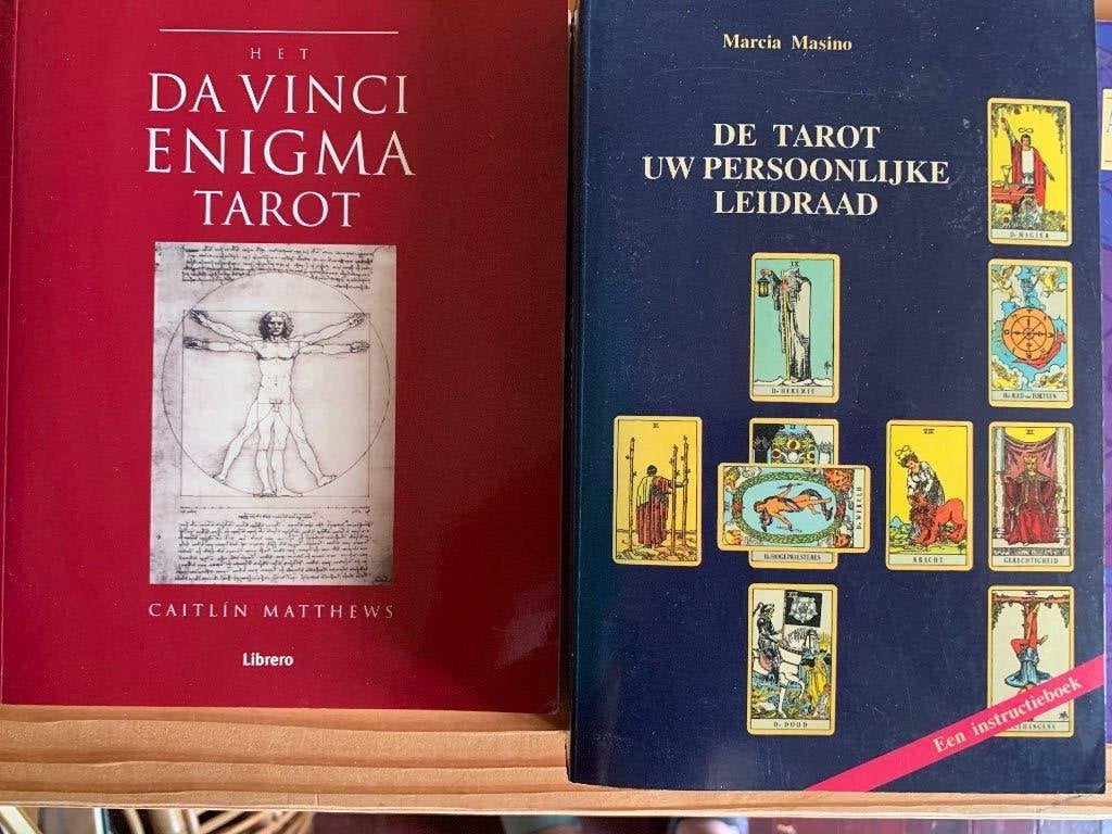 Tarot boeken, Ophalen of Verzenden, Zo goed als nieuw, Tarot of Kaarten leggen, Overige typen