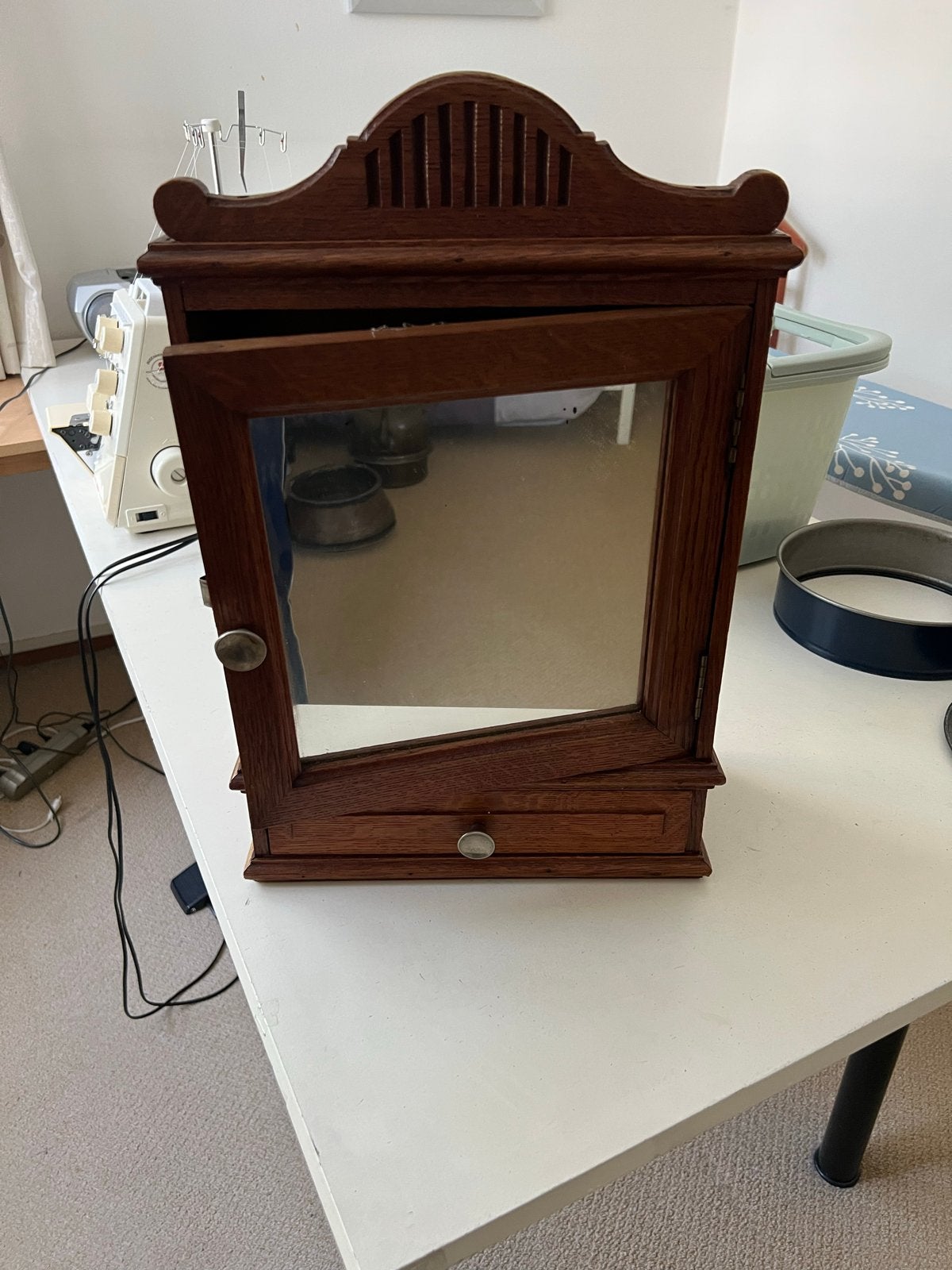 Antieke houten medicijnkast met spiegel, Ophalen