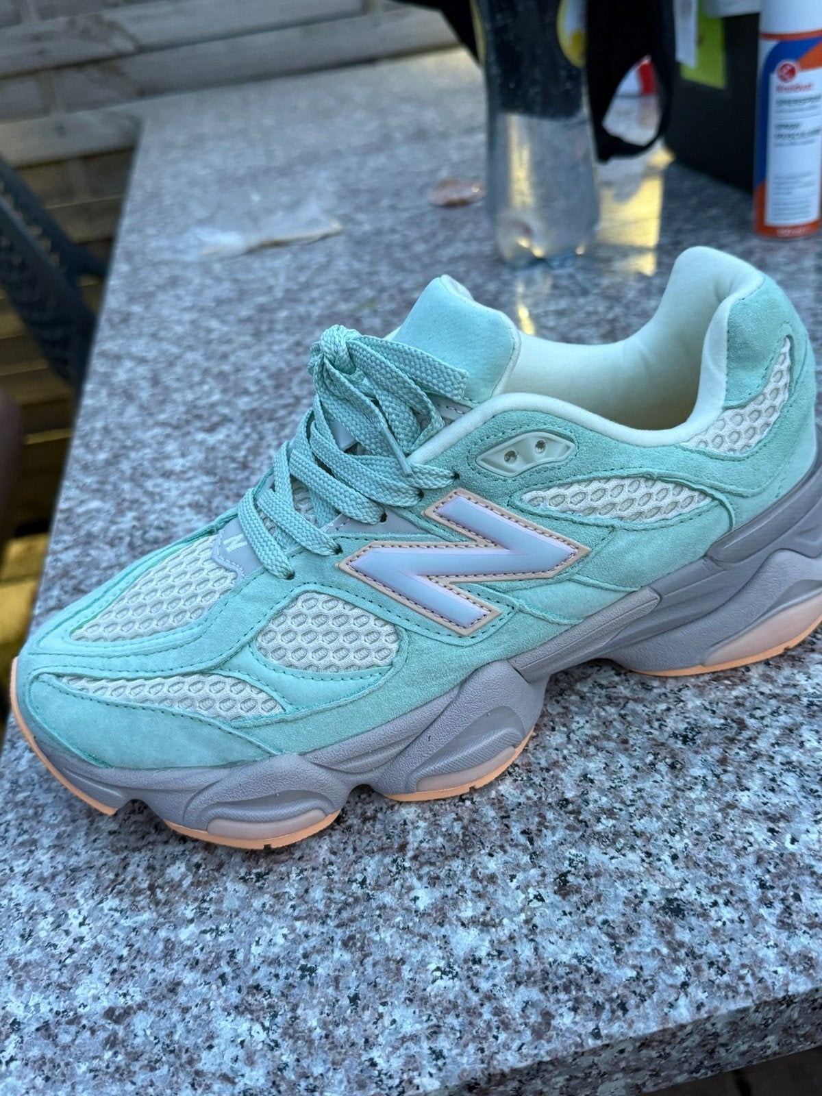 New Balance 9060 sneakers in mintgroen maat 43, Kleding | Dames, Schoenen, Ophalen, Zo goed als nieuw, Overige kleuren, Sneakers of Gympen