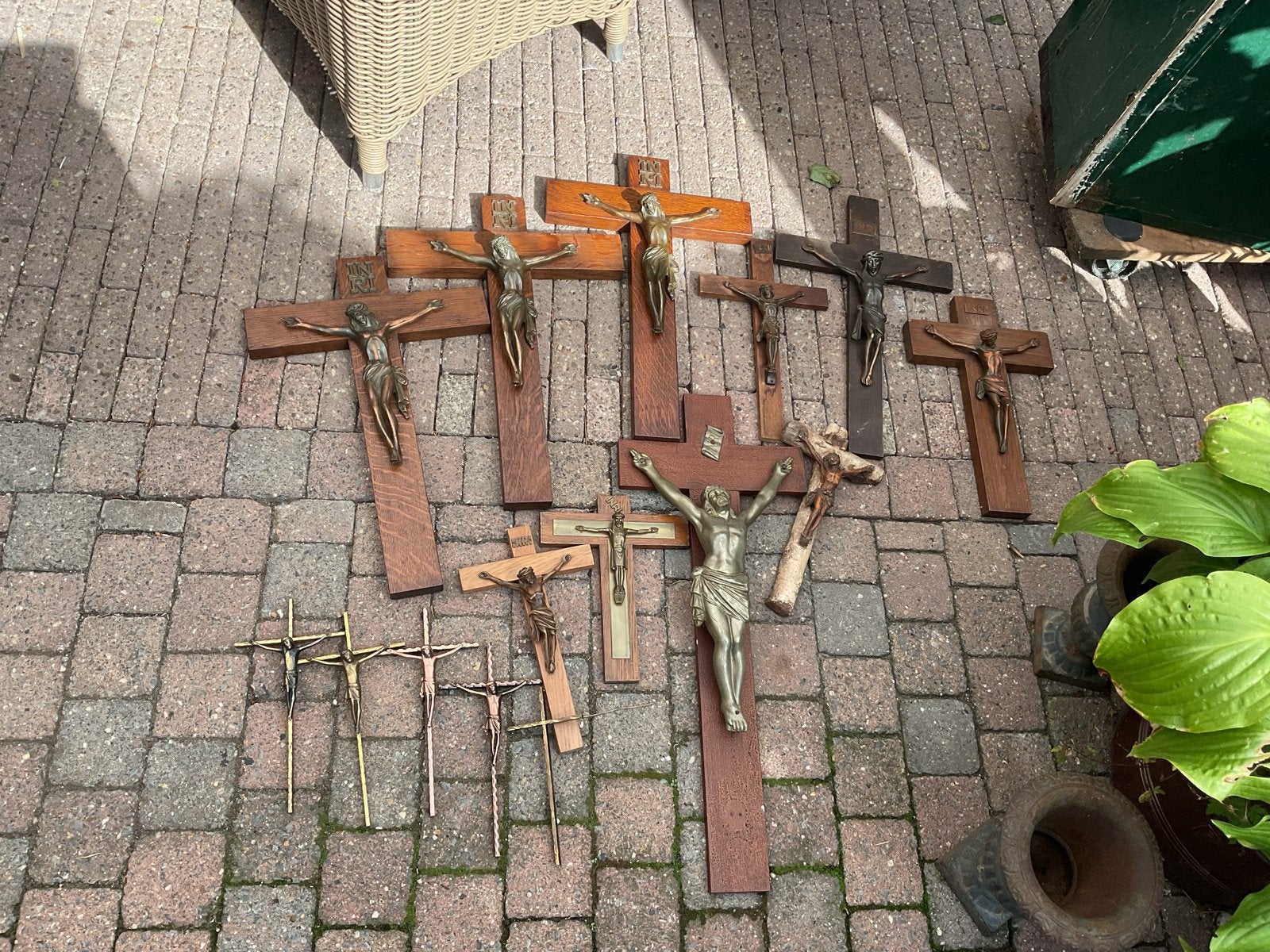 Collectie van 15 Antieke Kruisbeelden en Kruizen, Ophalen