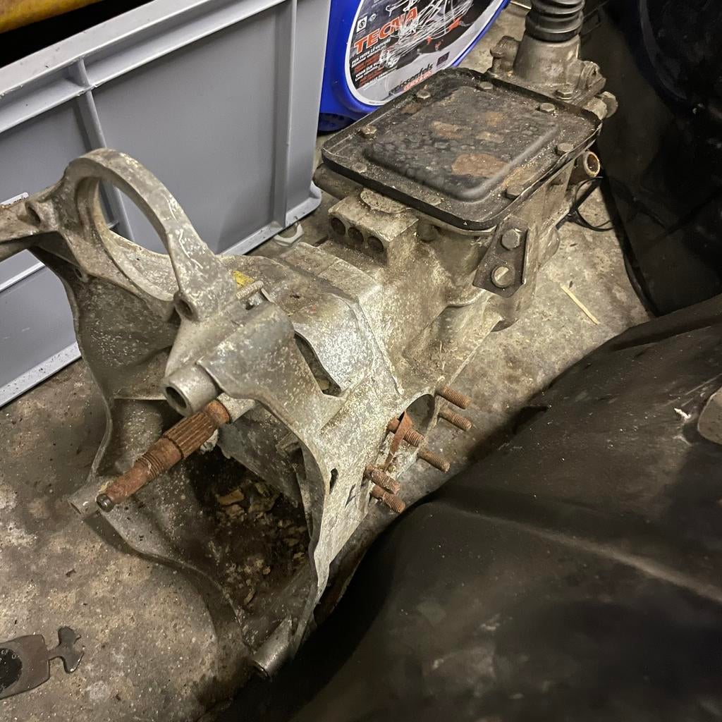 Oud type versnellingsbak 2cv ak azu, Ophalen