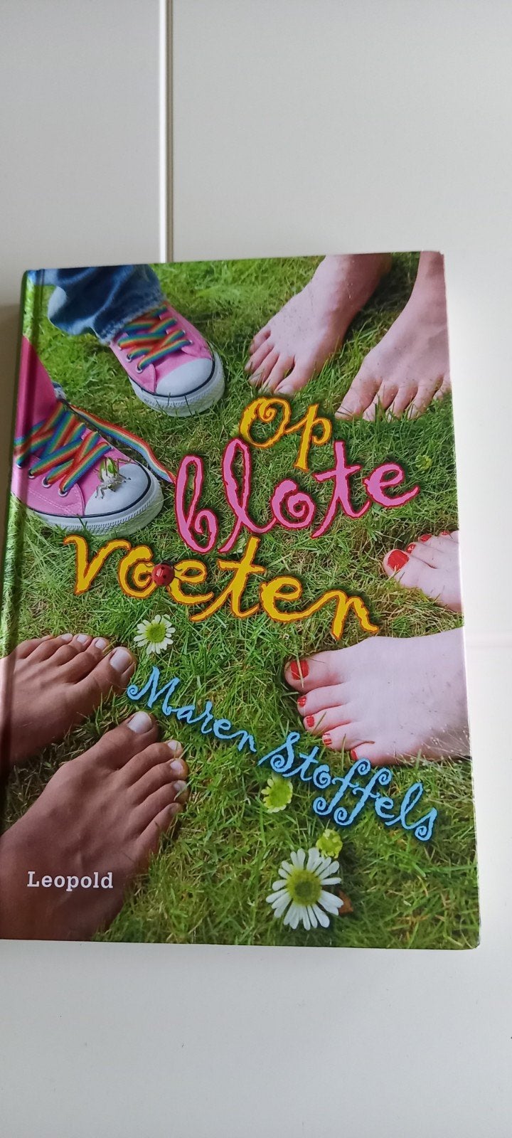 Op blote voeten - Maren Stoffels, Ophalen of Verzenden, Zo goed als nieuw, Maren Stoffels, Fictie algemeen