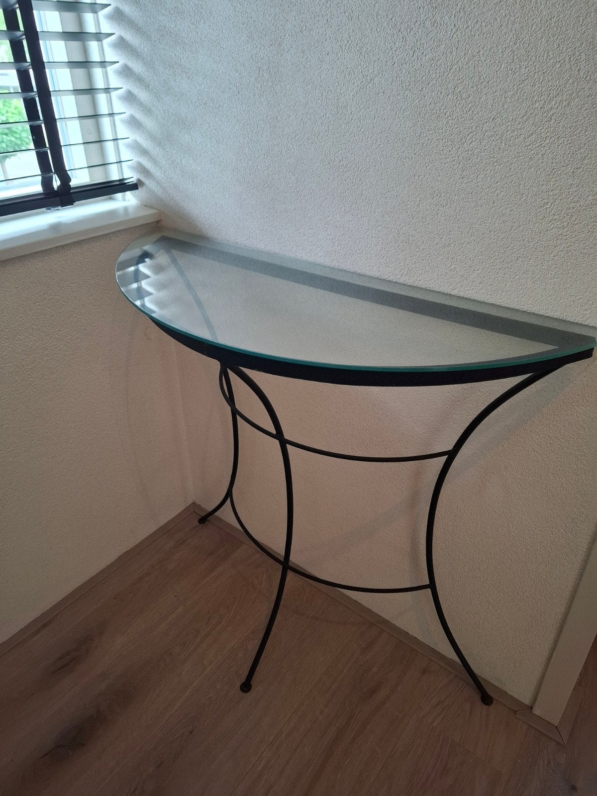 Halfronde sidetable met glazen blad en metalen onderstel, Ophalen, Gebruikt, 50 tot 100 cm, Glas
